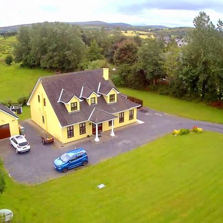 Yellow House Уестпорт Екстериор снимка